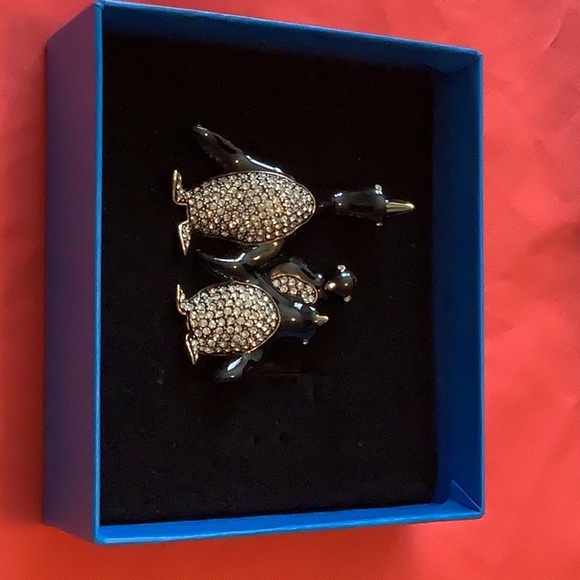 Heidi Daus Just Chillin' trio penguin's pin - Picture 2 of 7